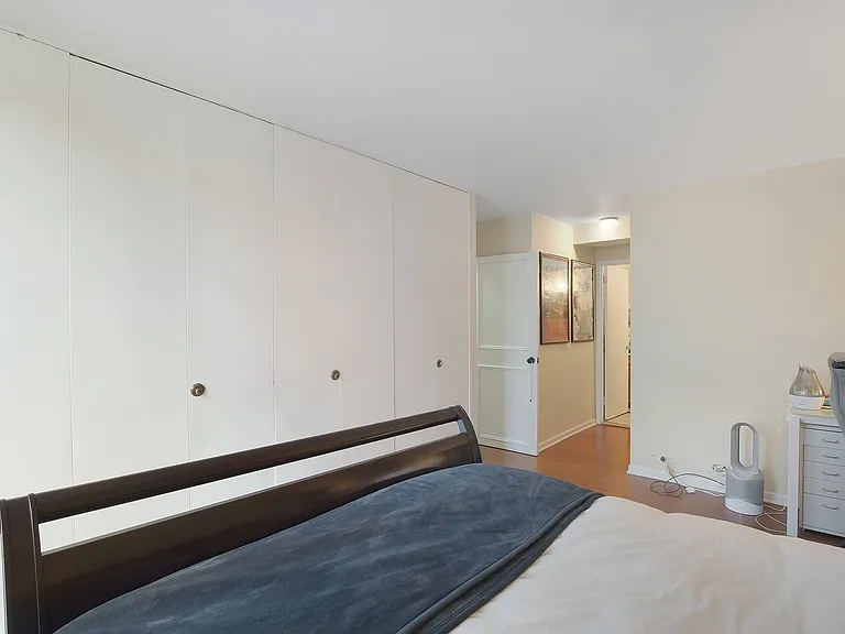 1555 N Sandburg Ter #201 — Photo 9