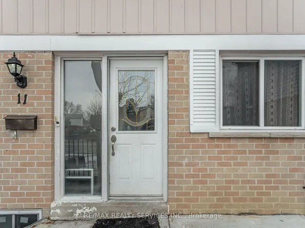 11 Juliette Sq, Brampton, ON L6S 2M6