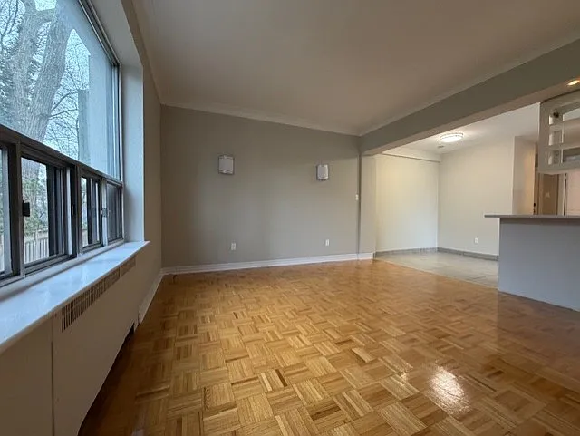 869 Avenue Rd — Photo 36