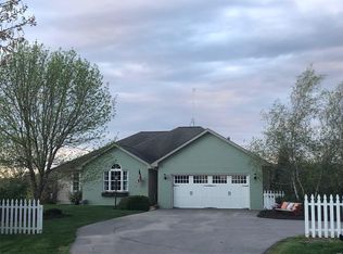 18400 Garnet Rd, Carlinville, IL 62626