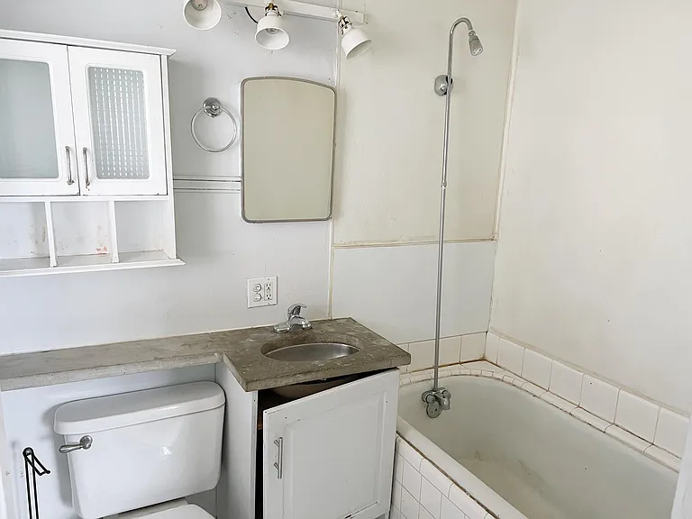 626 N Center St #4 — Photo 6
