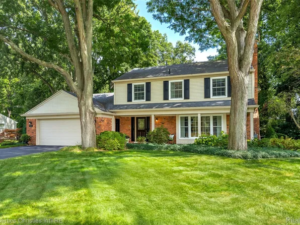 2805 Lamplighter Ln, Bloomfield Hills, MI 48304