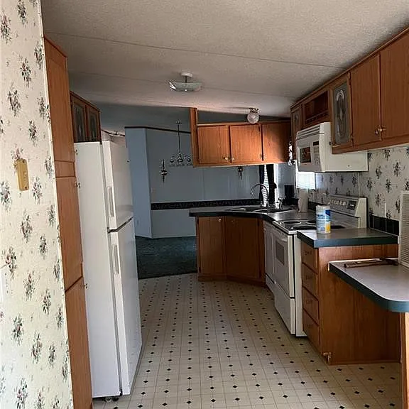 36 Fred Ave — Photo 2