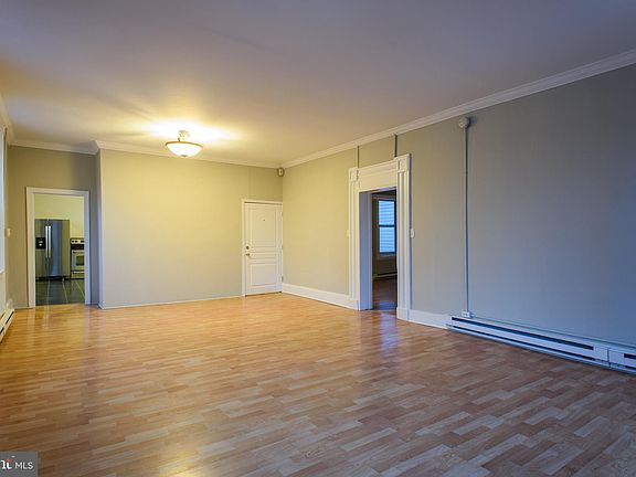 4th image of 262 E Girard Ave #2