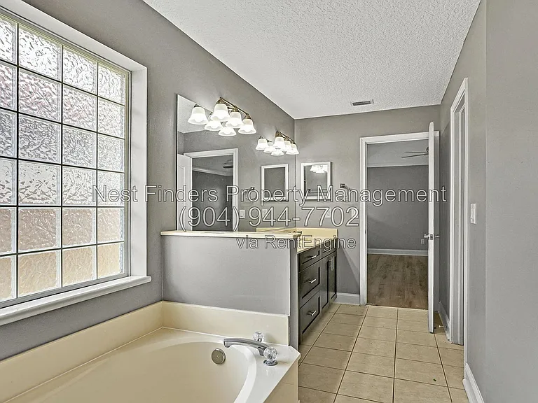 1819 Branch Vine Dr W — Photo 15