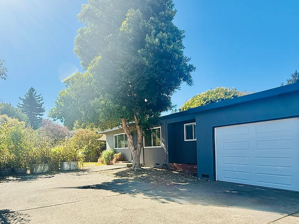 381 Underhill Dr
