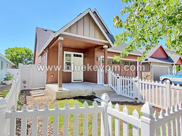 1200 SE Rasmussen Blvd — Photo 3