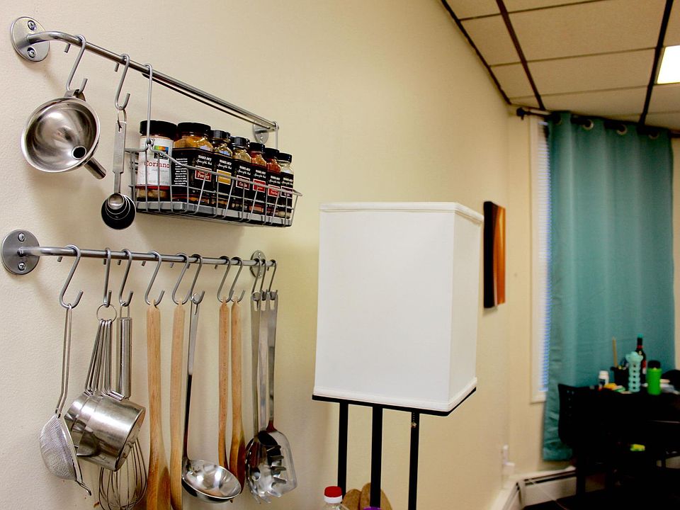 2nd image of 871 Beacon St APT 10A