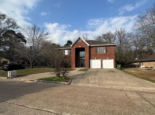 201 Pebble Springs Ln, Cleveland, TX 77327