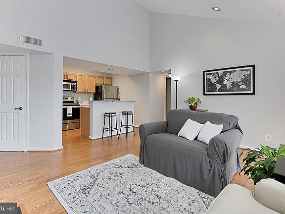 5th image of 3910 Penderview Dr APT 634