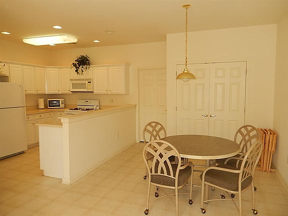 5th image of 107 Dover Ct #15