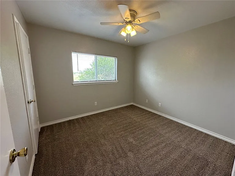 2112 Westwood Dr — Photo 9