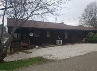 9198 Hillside Dr NE, Mineral City, OH