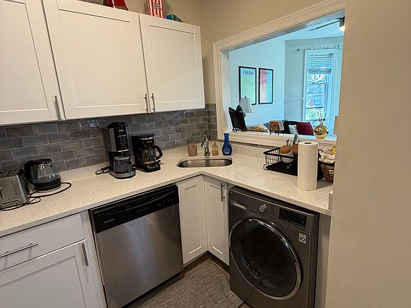 3rd image of 2905 N Mildred Ave