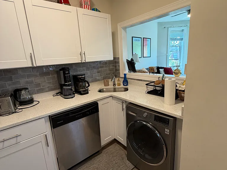 2905 N Mildred Ave — Photo 3