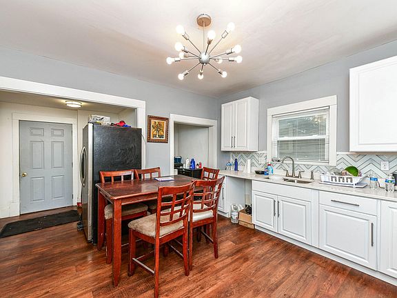 5th image of 247 Hendricks Pl