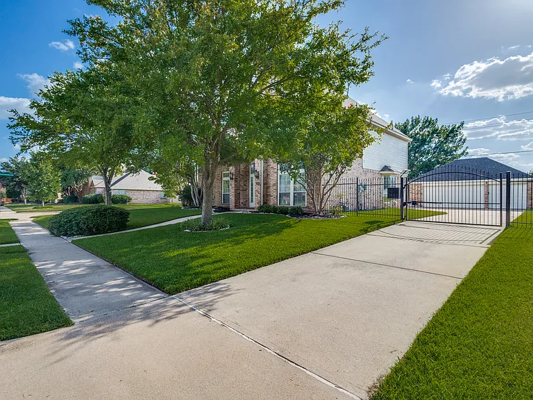 200 Bob O Link Dr — Photo 4