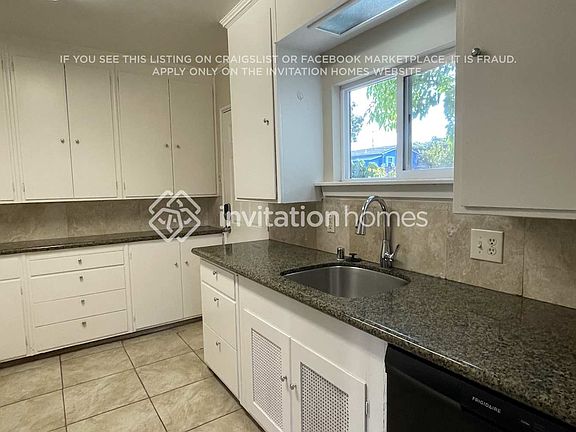 5th image of 215 W 10th St