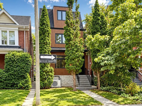109 Fermanagh Ave, Toronto, ON M6R 1M1