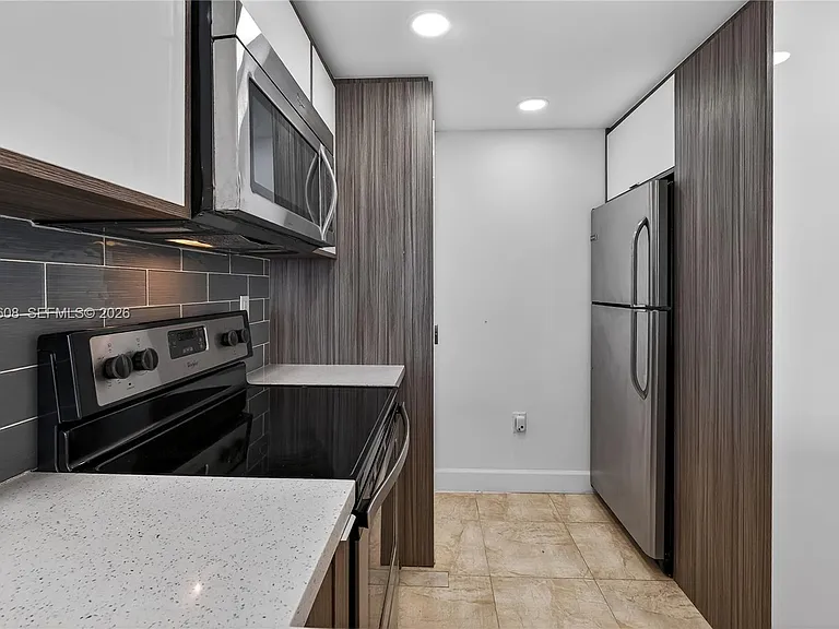 600 NE 36th St #1220 — Photo 16