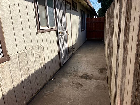 3rd image of 928 W 13th St