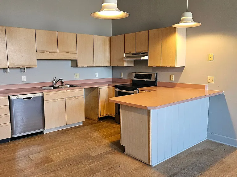 204 N Walnut St #B — Photo 5