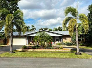 5561 SW 7th St, Plantation, FL 33317