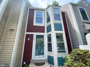 11198 Silentwood Ln, Reston, VA 20191