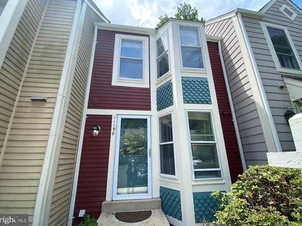 11198 Silentwood Ln, Reston, VA 20191