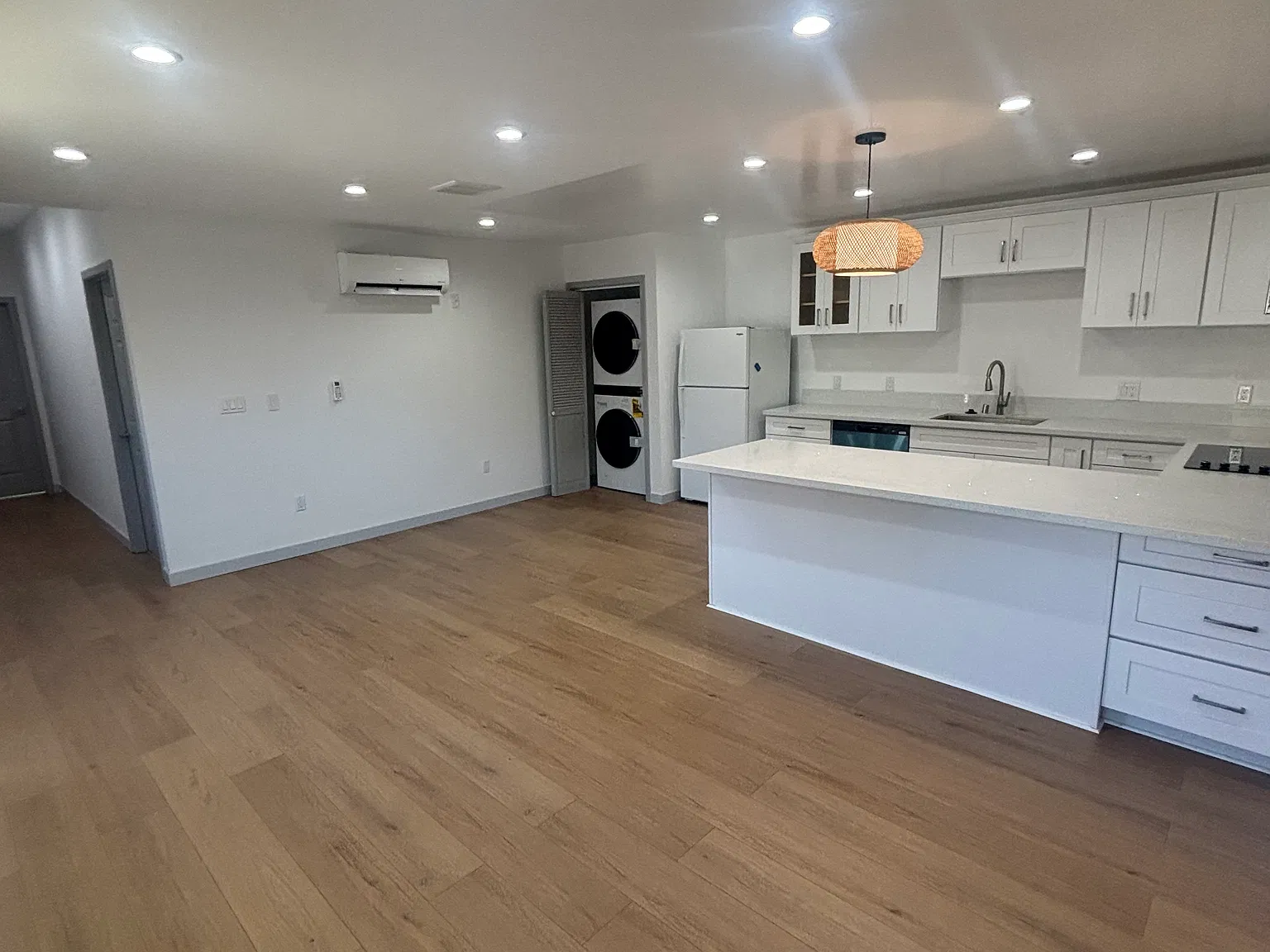 2 bed, 1000 sqft, $3,000 — Photo 3