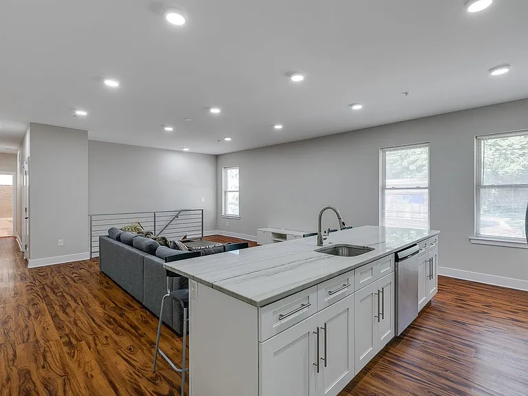 549 Armstrong St #101 — Photo 6
