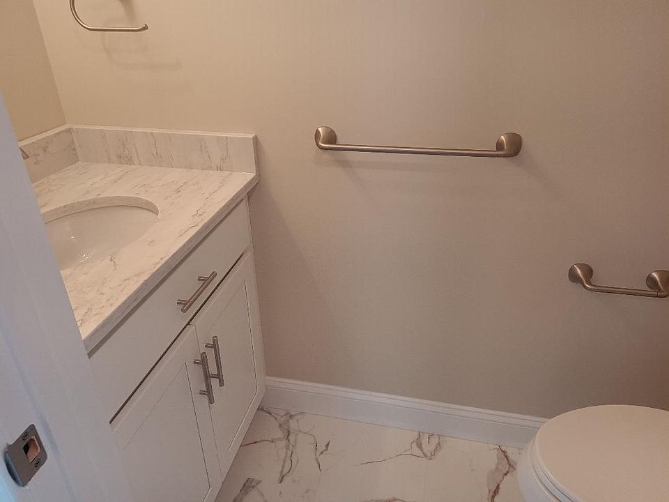 Half Bath of living room