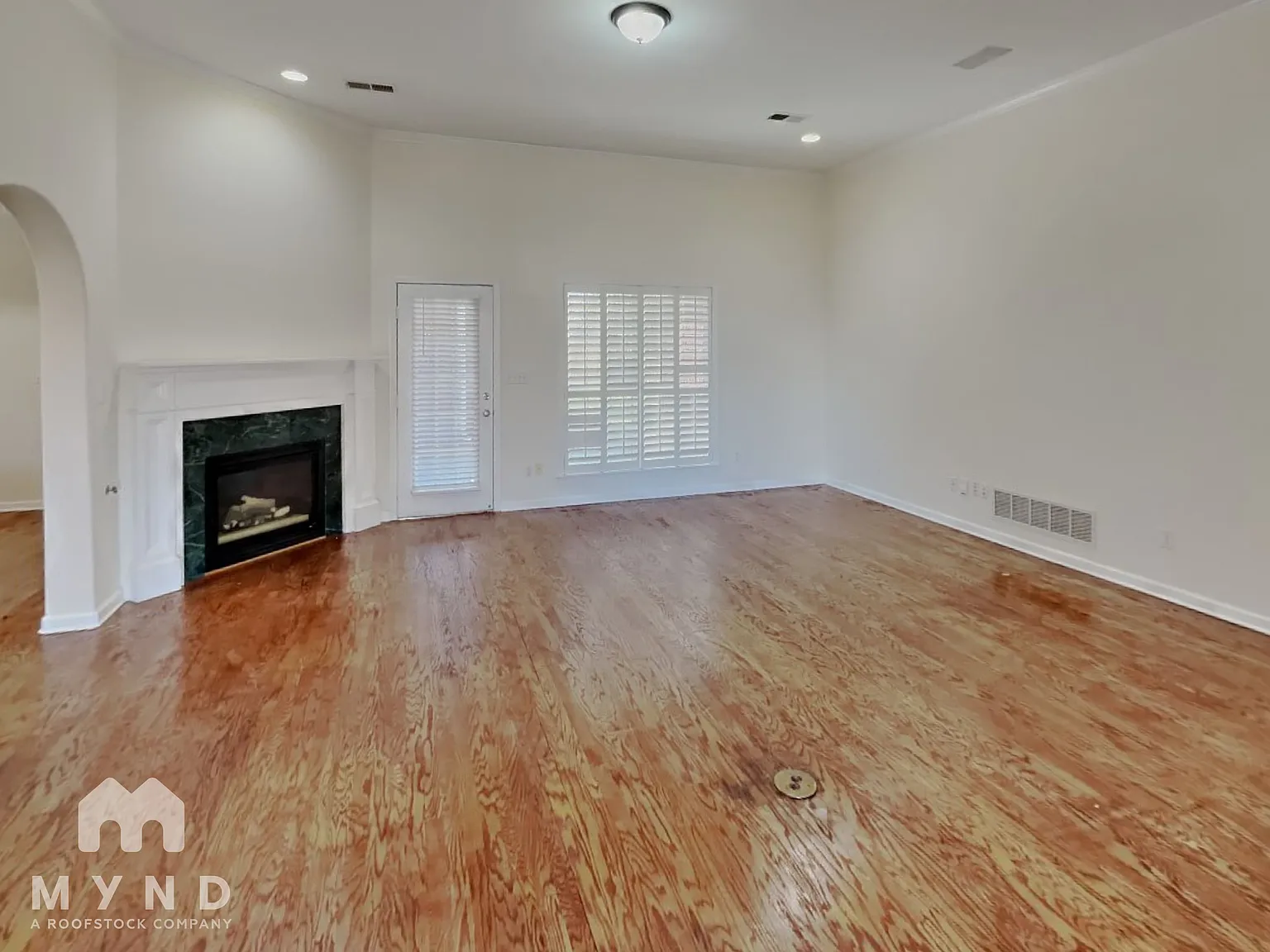 3 bed, 2.0 bath, 1807 sqft, $1,995 — Photo 4