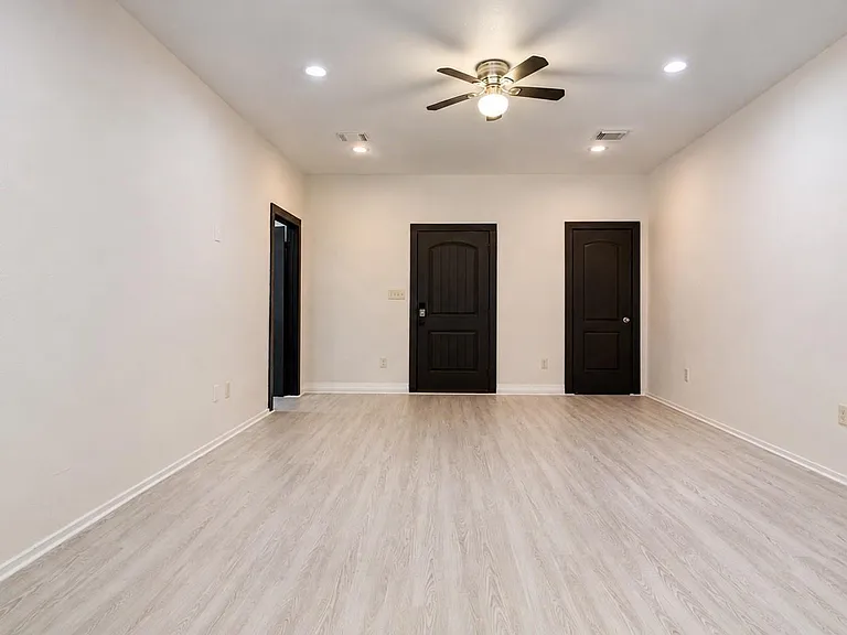 11611 Walraven Dr — Photo 5