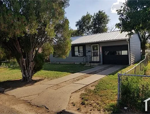 2 bed, $1,100 — Photo 2