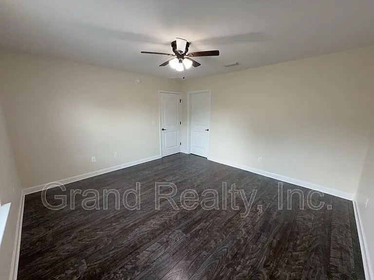 4025 Brittany Ln — Photo 8