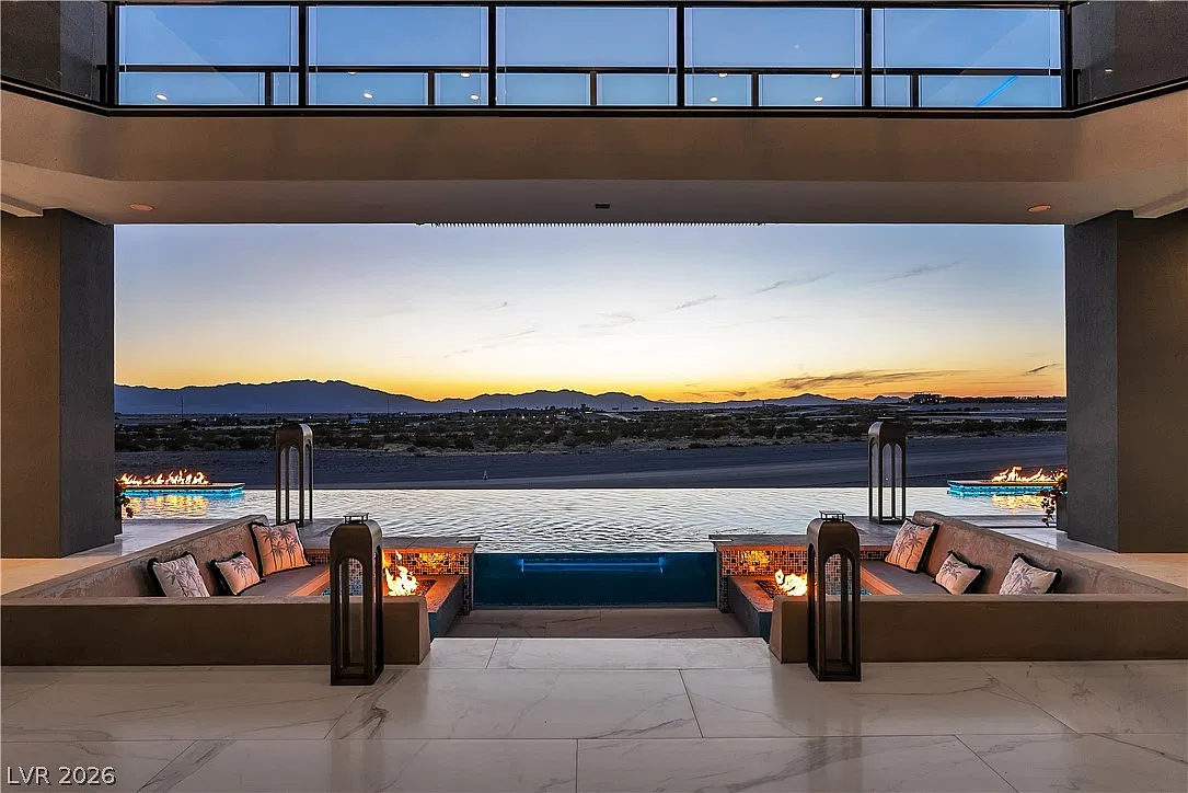 5 bed, 5.5 bath, 8296 sqft, $25,000 — Photo 2