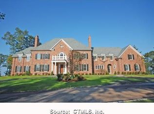 6 Deer Ridge Rd, Avon, CT 06001