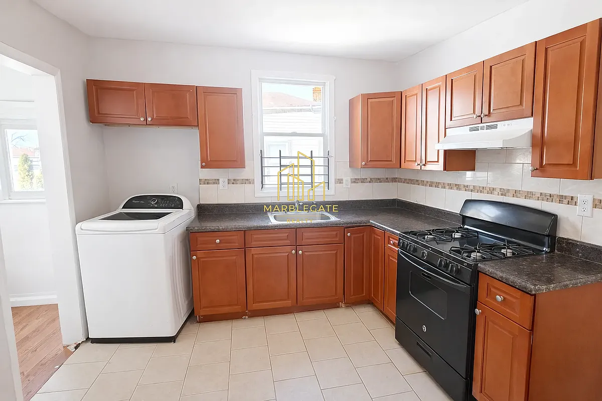 Building Photo - 85 Littleton Ave #22