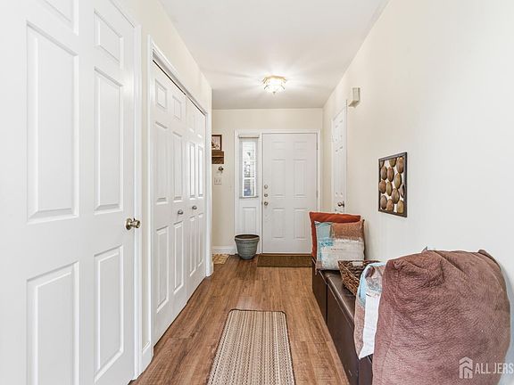 4th image of 29 Exeter Ct