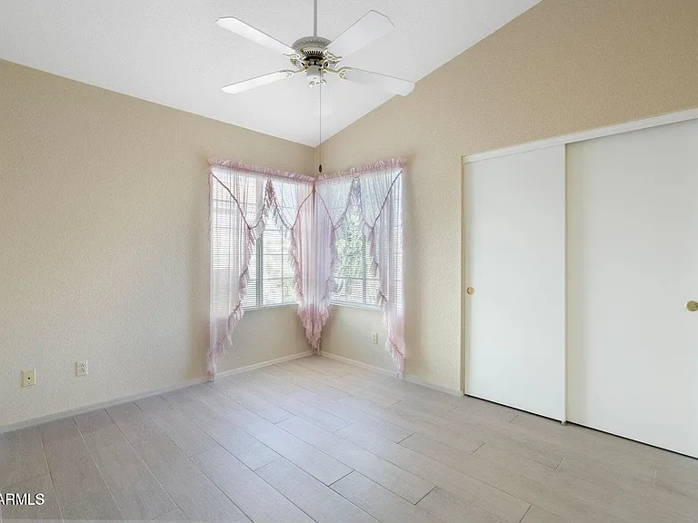 10622 W Mohawk Ln — Photo 16