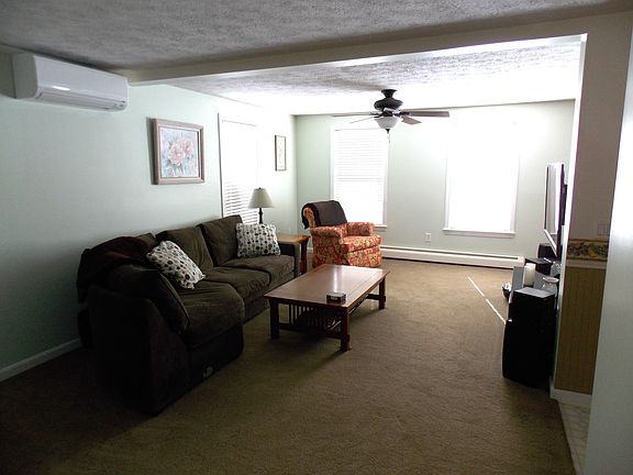 LR w/ ductless A/C