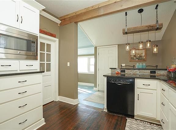 4th image of 1136 Southview Dr