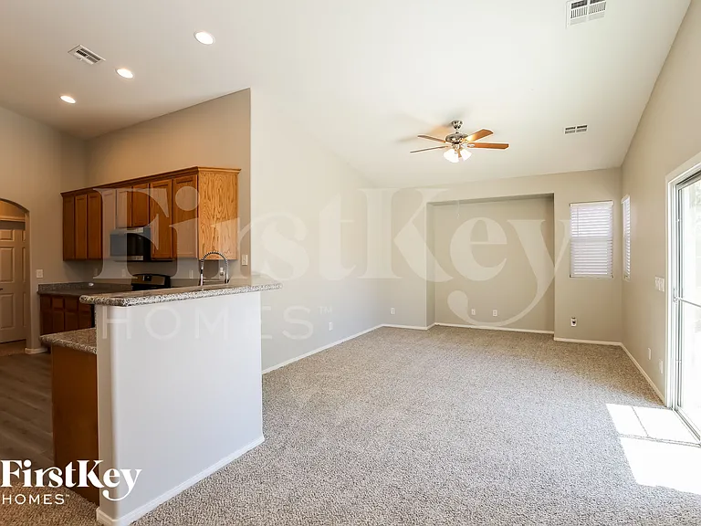 609 Fiesta Del Rey Ave — Photo 5