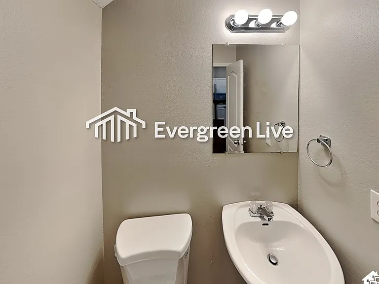 2821 Godby Rd — Photo 16