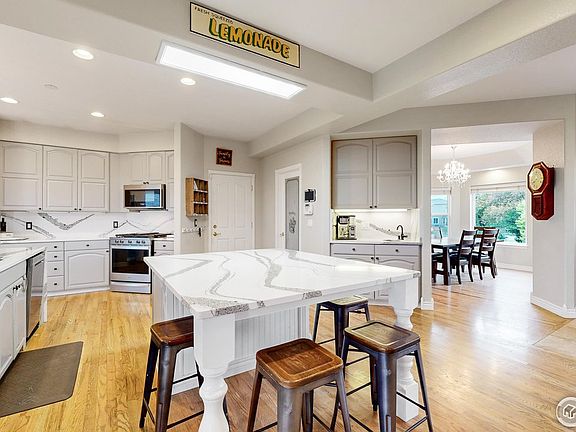 3rd image of 8856 Longs Peak Cir