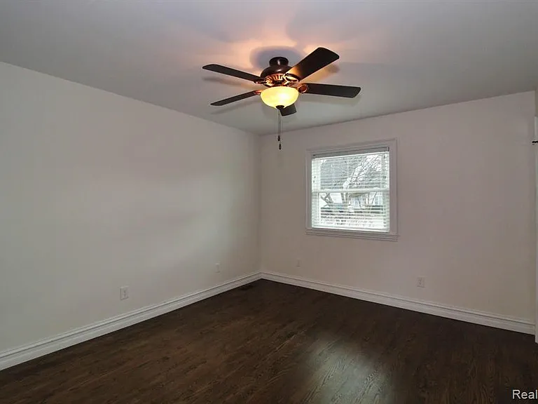 37752 Huron Pointe Dr — Photo 14
