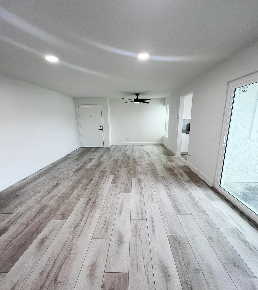 Building Photo - 868 S Rancho Santa Fe Rd S #C