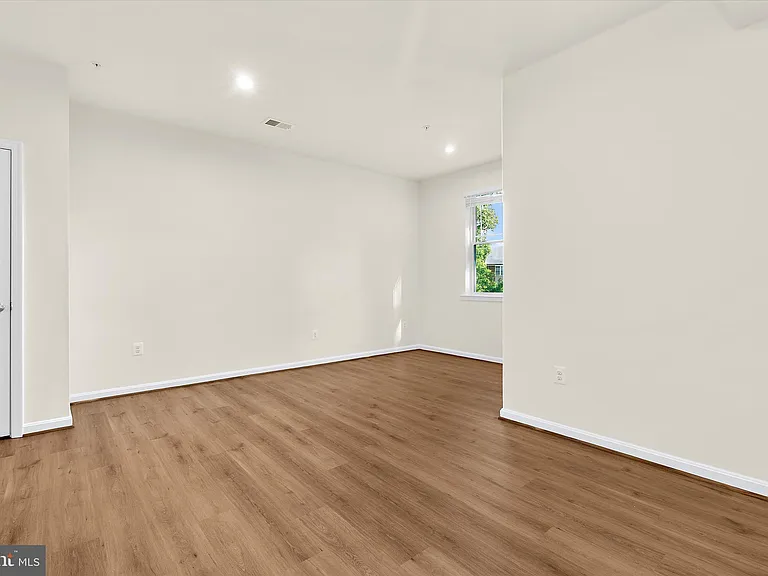 1102 Thomas Trl — Photo 37