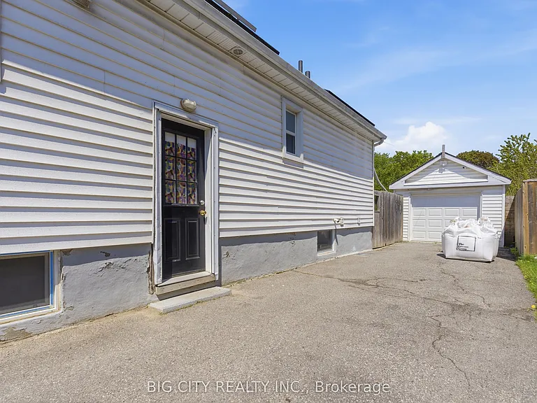 203 Park Rd S #LOWER — Photo 15